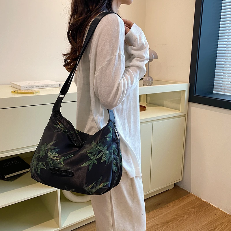 休闲百搭ins单肩肩包文艺印花时尚女士防水秋冬新款简约小众1966