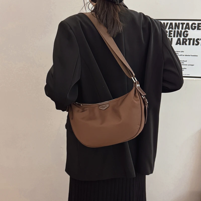 时尚百搭简约休闲女士ins通勤洋气单肩肩包韩版小众斜跨纯色15240