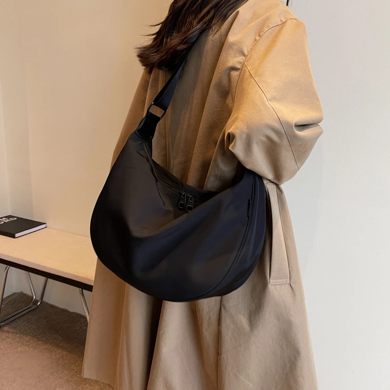 简约大气网红健身学生ins时尚休闲百搭小众单肩大容量包肩包5507