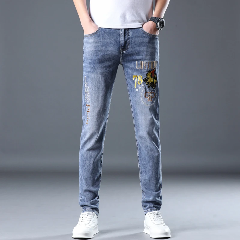 欧洲站潮牌刺绣牛仔裤男浅色春秋新款微弹韩版潮流修身小脚长裤子