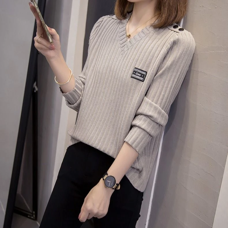 今年流行的V领打底衫正肩大码上衣女时尚洋气宽松显瘦毛衣针织衫