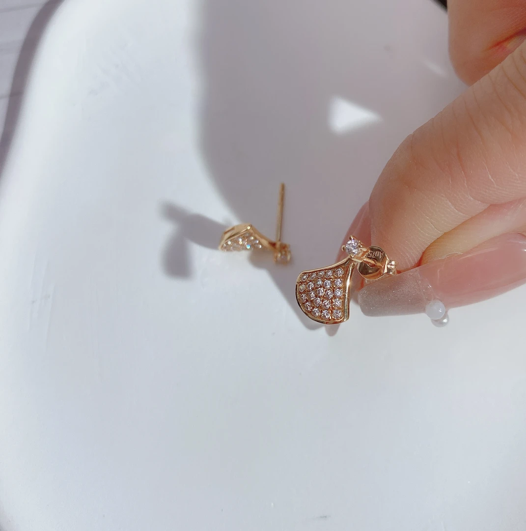 18K金耳饰 带钻裙子