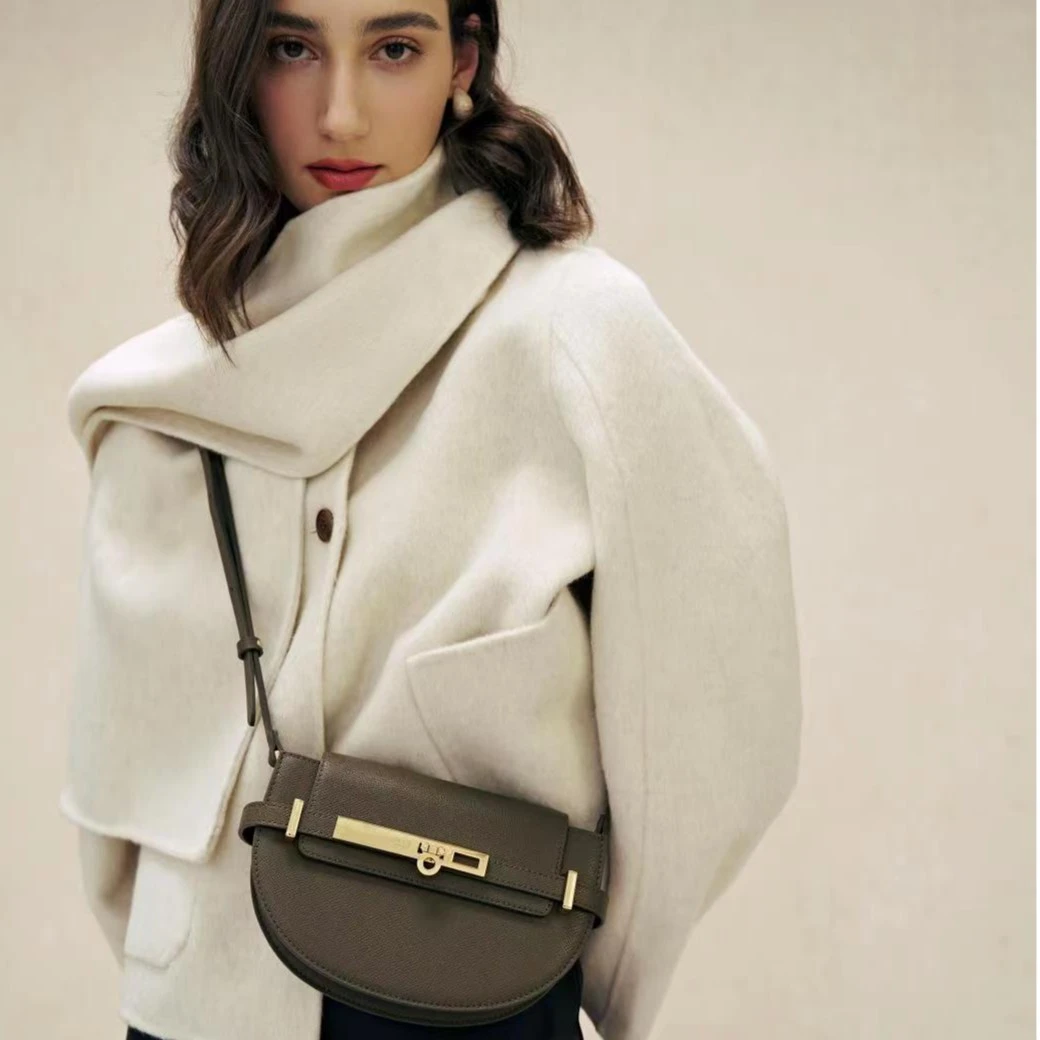 ELLE23款质感个性单肩包牛皮翻盖斜挎铂金扣马鞍包女包01176