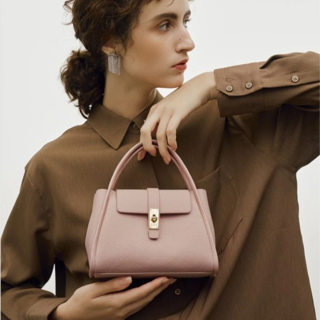 ELLE 23年秋冬新品女包轻奢气质时尚真皮手提包高级斜挎包60182