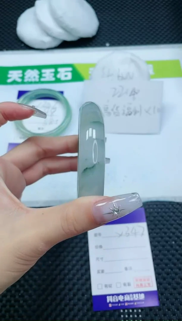 【闪购商品】石英质玉手镯未镶嵌12X347-60