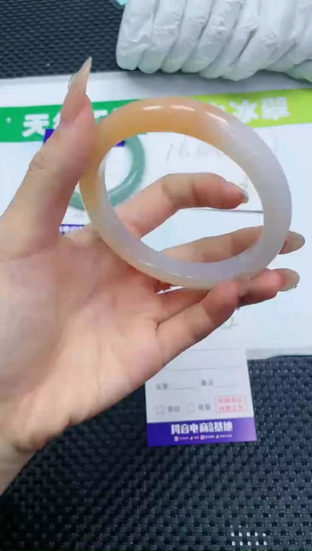 【闪购商品】石英质玉手镯未镶嵌13K282-62