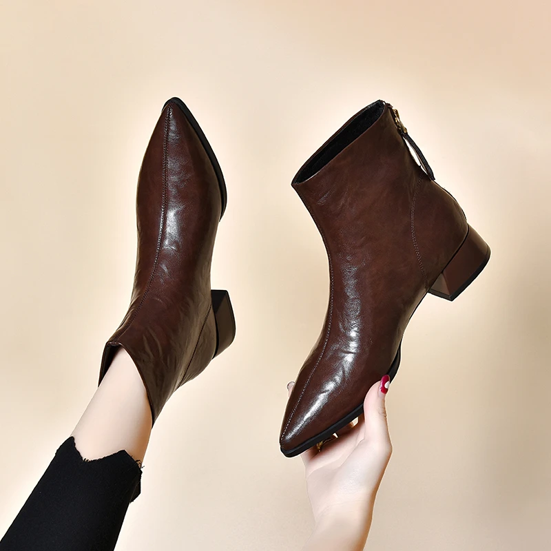 2025新款秋冬季尖头低跟真皮小短靴粗跟女鞋马丁靴