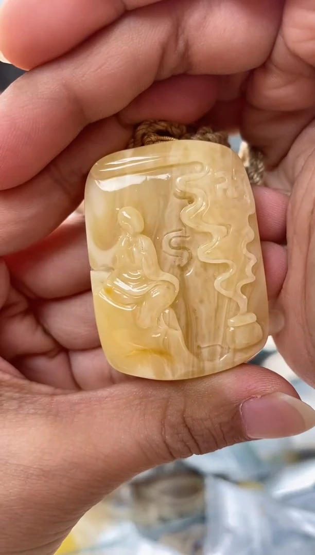 【闪购商品】琥珀裸石未镶嵌蜜蜡吊坠