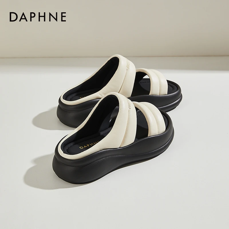 达芙妮夏季小香风凉拖鞋女款2025新款黑色百搭时尚厚底沙滩一字拖