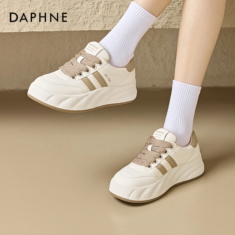 达芙妮软底厚底面包鞋2025年新款爆款增高百搭低帮透气不累脚单鞋