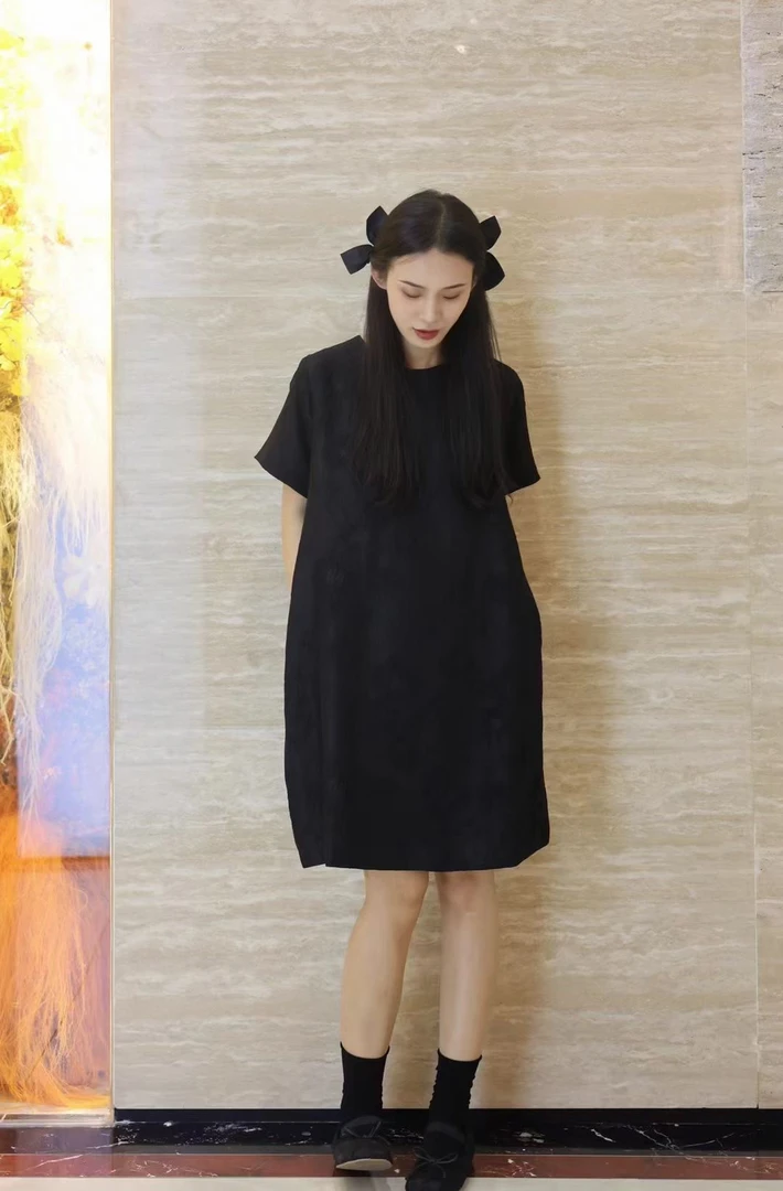 【收藏】设计师款简约肌理感两色小A裙