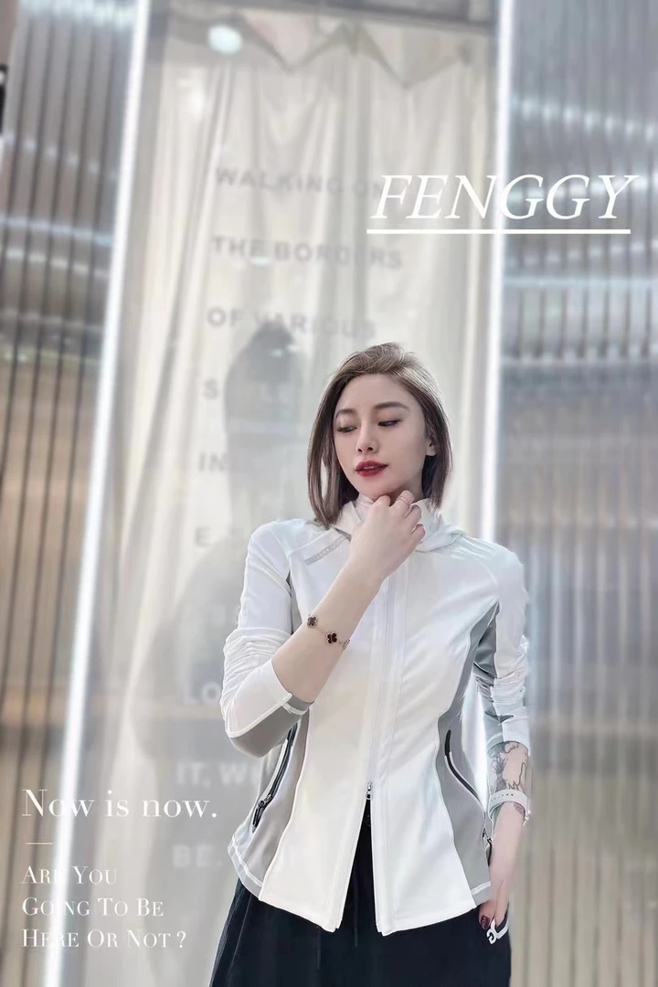 【收藏】设计师款运动之境轻奢运动风撞色收腰外套