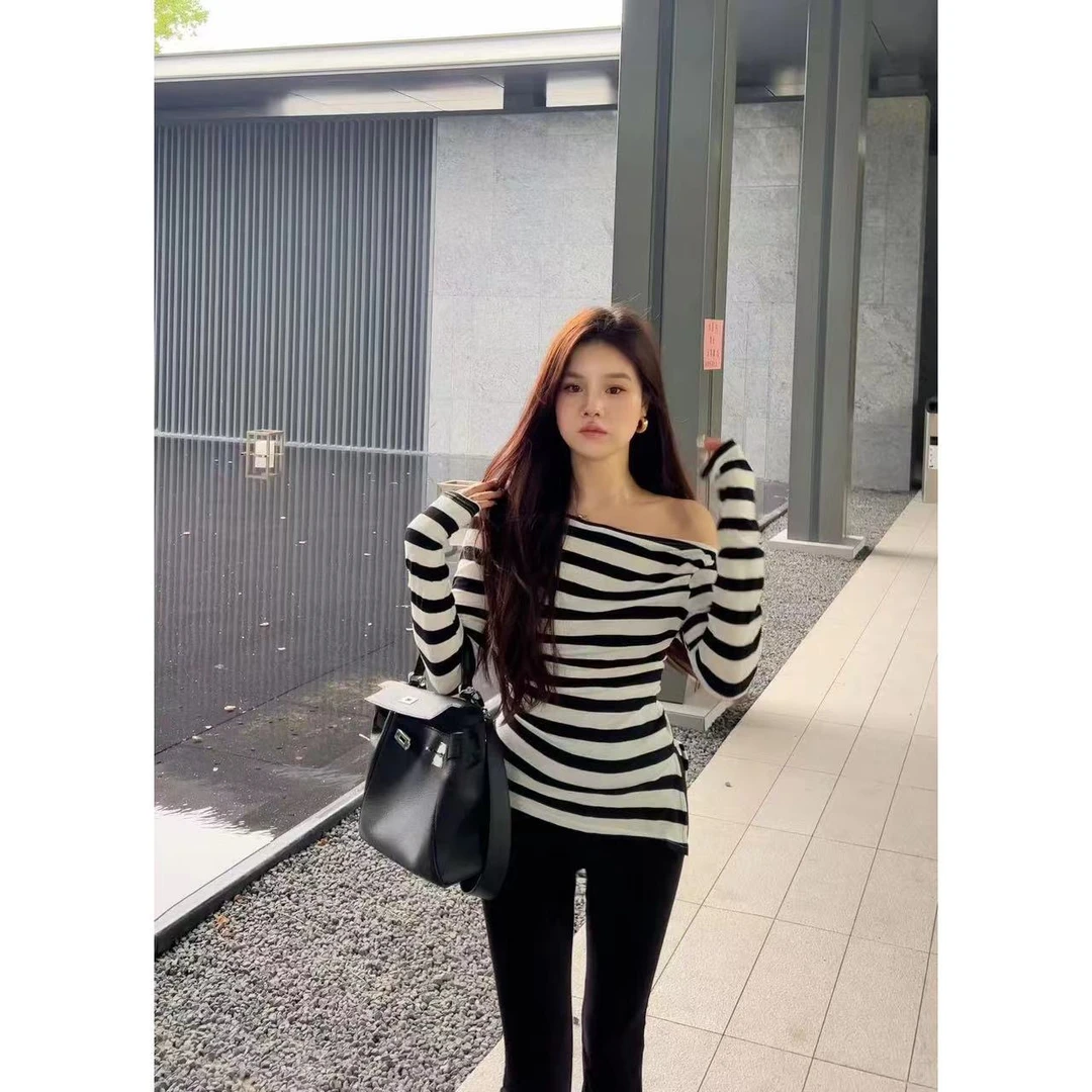 Small7  秋季拼色条纹一字领长袖T恤不对称修身显瘦打底衫