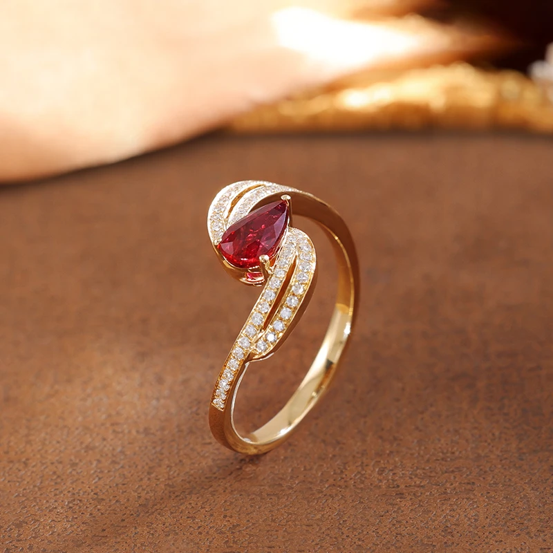 18K金镶钻石天然红宝石戒指无烧轻奢复古优雅时尚