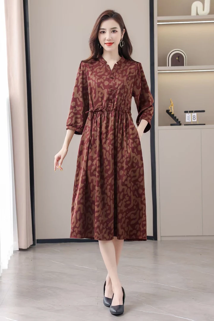 4302  流金岁月 专柜品质V领收腰显瘦女人味连衣裙新中式