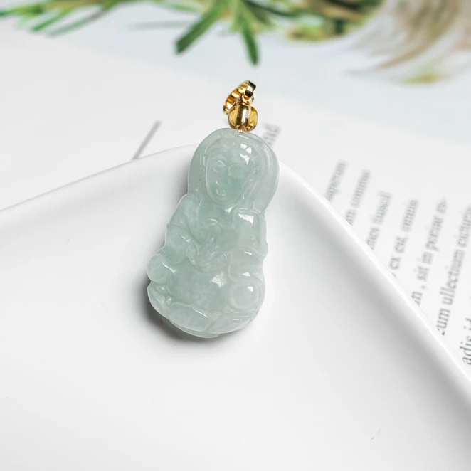 天然翡翠A货 观音吊坠 精美时尚简约气质百搭款【多样性随机发货】