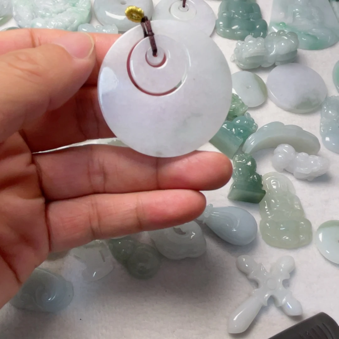 翡翠颈饰未镶嵌翡翠