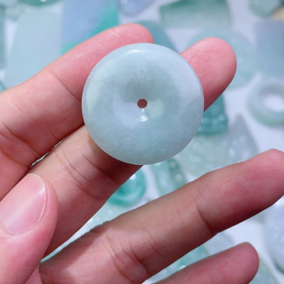 【闪购商品】翡翠颈饰未镶嵌小***哭翡翠