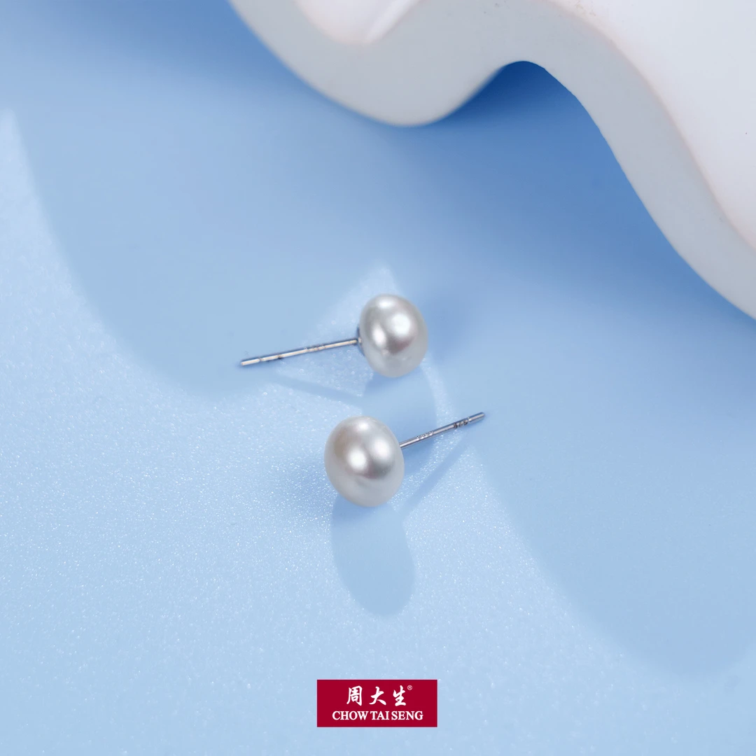 周大生 淡水珍珠耳钉S925银约7-9mm扁圆 时尚百搭秋冬 D11
