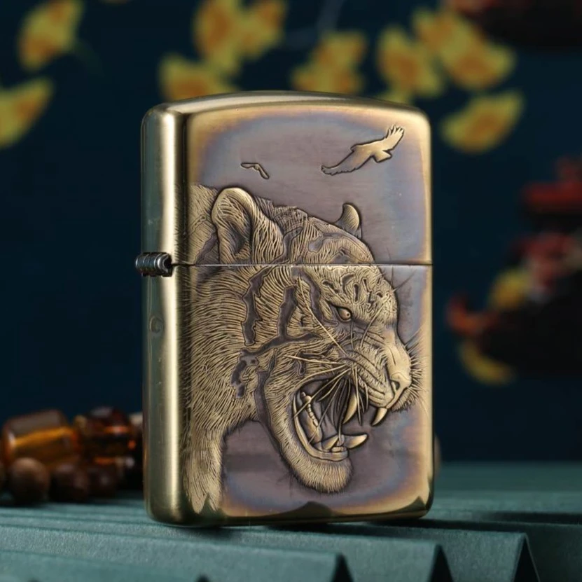 ZIPPO/之宝打火机虎视天下盔甲金色正版 带签名正品送礼收藏DYJ1
