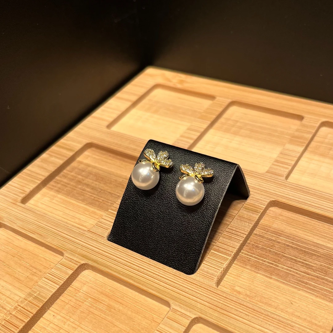 花瓣贝珠闪钻轻奢耳钉韩版小众高级耳饰气质百搭饰品