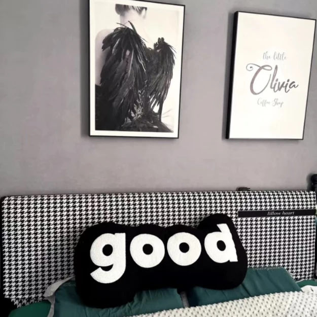 拉链款good花朵搂睡毛柔软白色卧室轻奢简约防滑针织防尘抱枕摆件