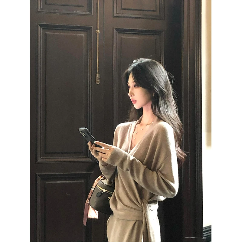 MARIE.COCO卡其色设计感多种穿法针织衫女秋冬斜门襟绑带毛衣上衣