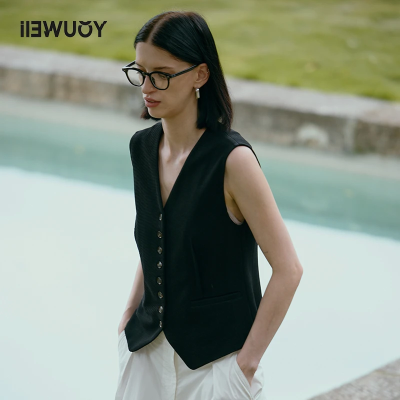 有尾iIEWUOY 复古V领气质时尚修身无袖简约纯色马甲女夏 Y3623202