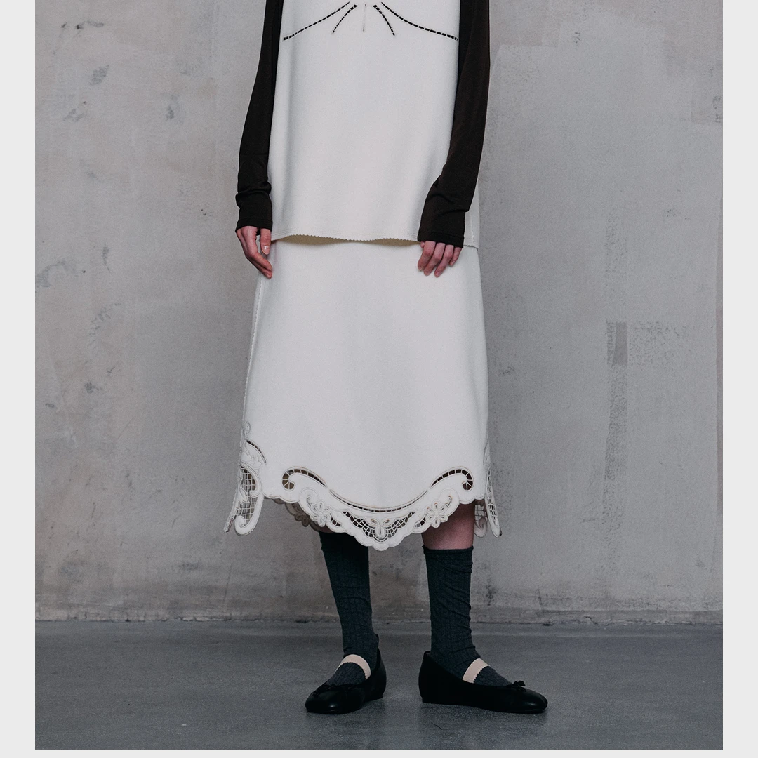 有尾YOUWEI 2024新款 蕾丝刺绣双面呢半裙 Y5824448/Y5824450气质