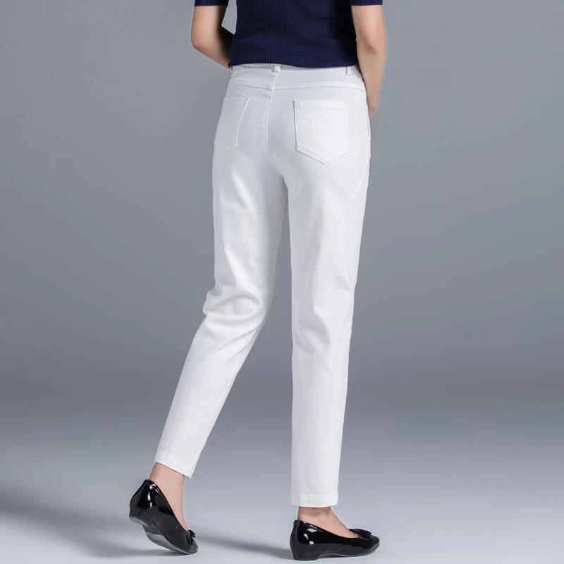 2025秋冬加绒妈妈白色牛仔裤女九分宽松高腰显瘦哈伦休闲中年裤子