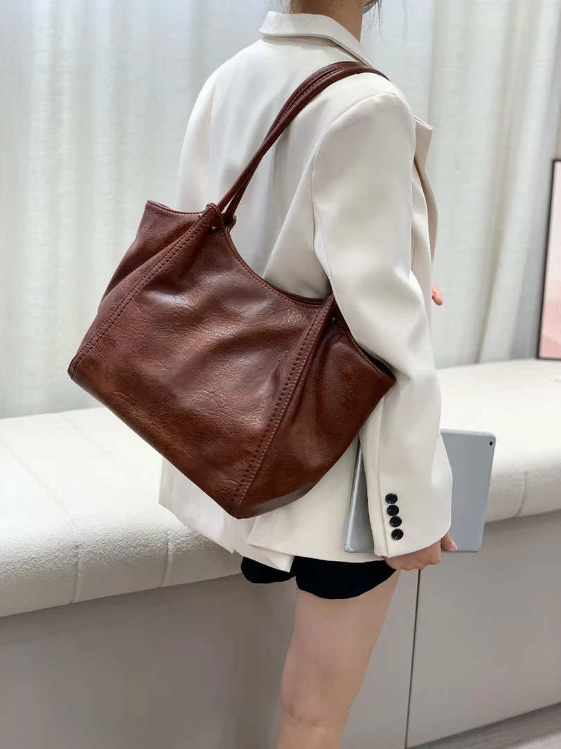 女士新款单肩包百搭款。