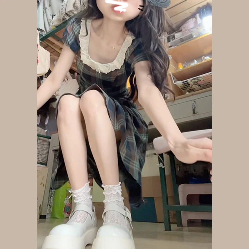 复古格纹连衣裙子女装夏季2025新款复古蕾丝方领收腰长裙3661