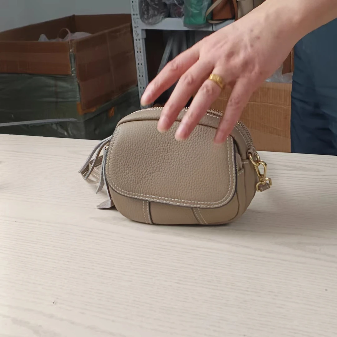 头层牛皮8070斜挎包女