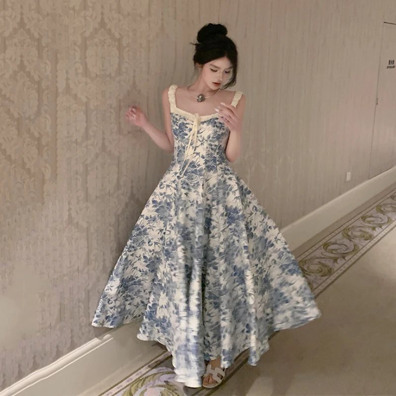 2024新款女国风修身气质显瘦小众设计长裙子吊带复古碎花连衣裙女