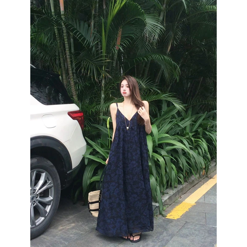 2024夏季新款韩系提花吊带裙艺术浮雕设计感V领法式碎花连衣长裙