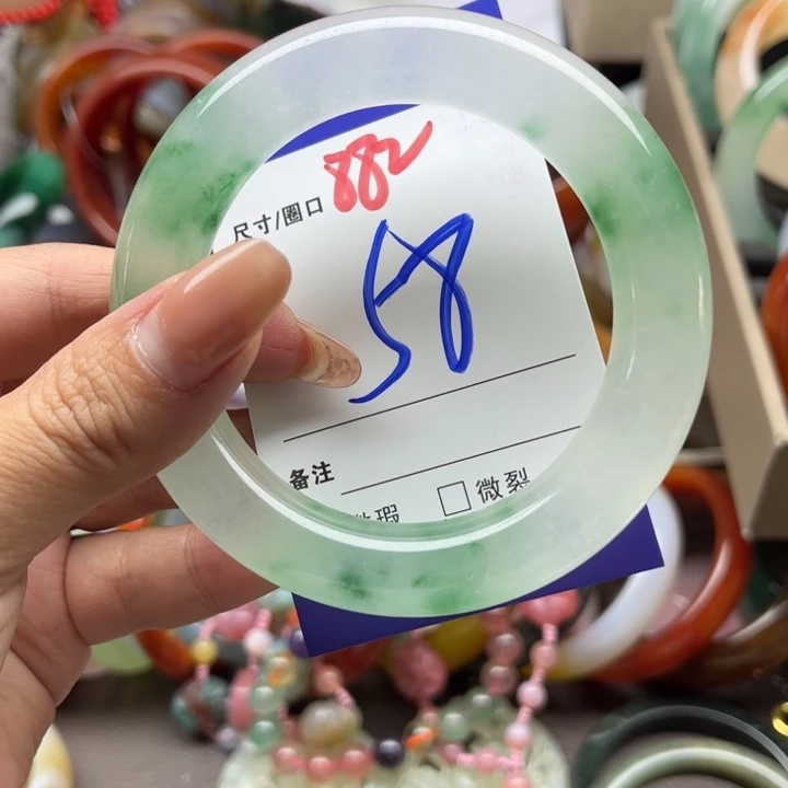 石英质玉手镯未镶嵌