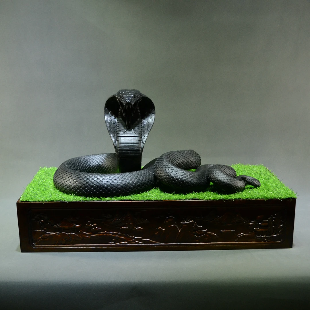 天然玉石玉雕蛇眼镜蛇镇写真亨通祥瑞