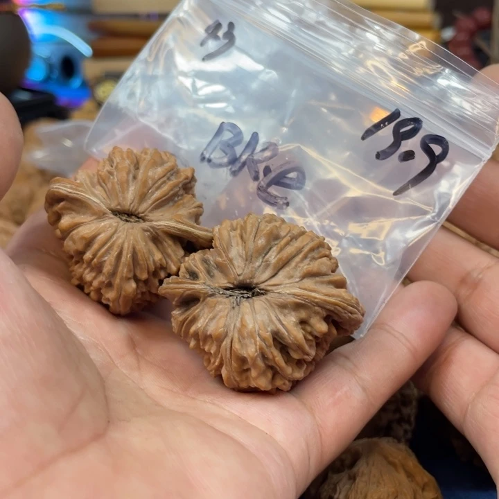 文玩核桃把件B**e四座楼