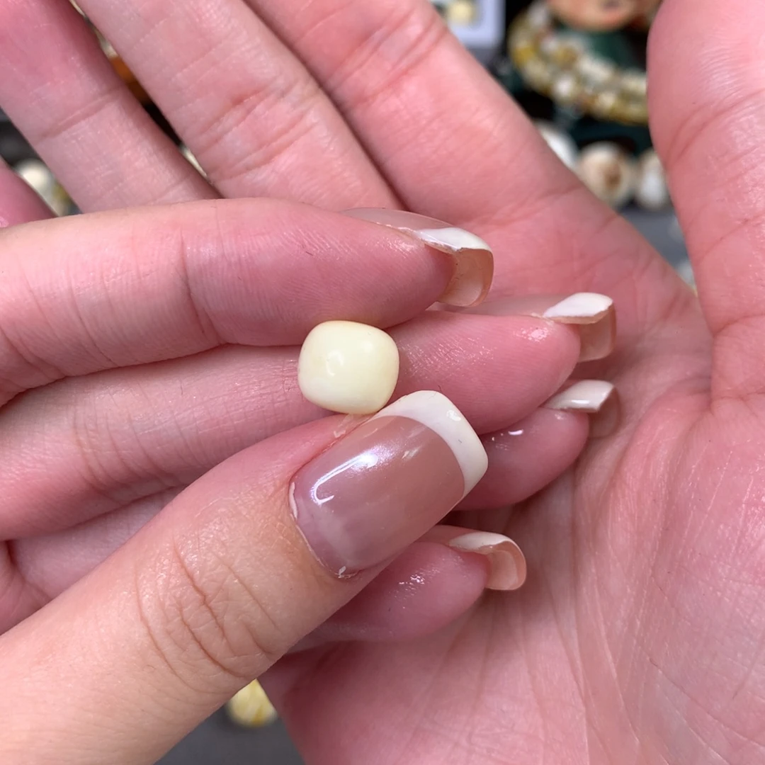 琥珀裸石未镶嵌?*蜜蜡