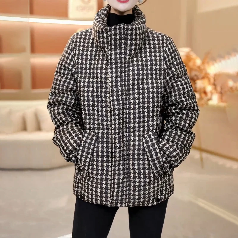 时尚妈妈羽绒服白鸭绒外套保暖2024冬季千鸟格高档轻奢显瘦女装