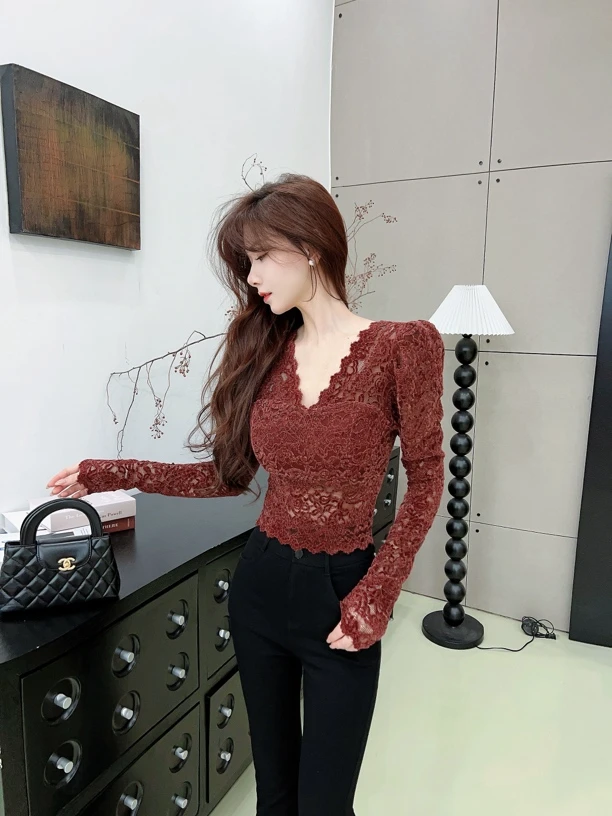 《斩男神器》植绒蕾丝钩花V领上衣 （衣长44）（自带杯垫）（#8333）