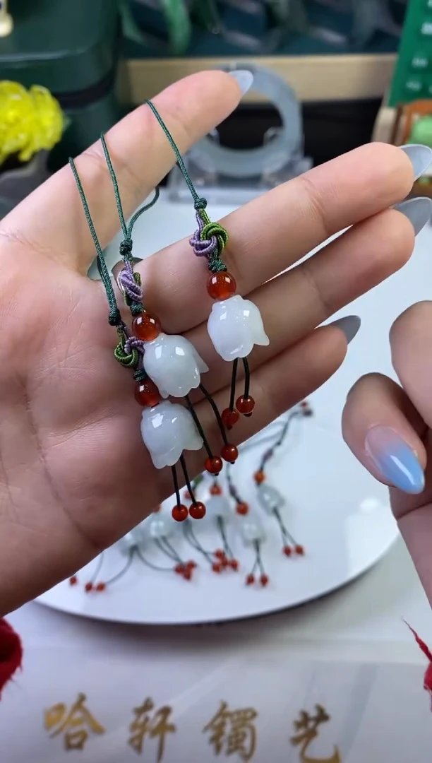 【闪购商品】翡翠车挂未镶嵌玉兰花多样性发一件