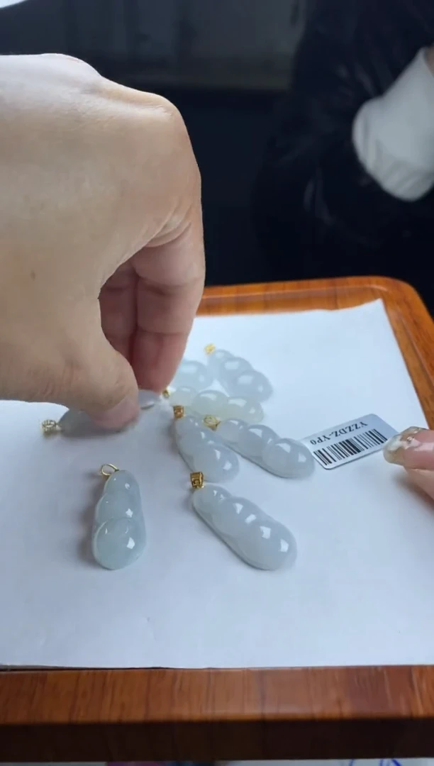 【闪购商品】翡翠挂件未镶嵌豆子多样性发一件