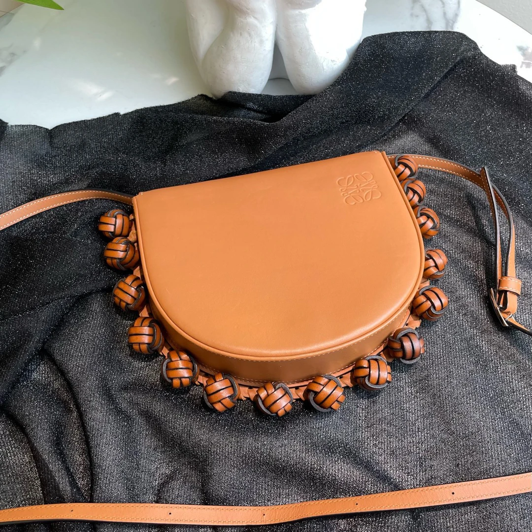 95新 LOEWE/罗意威 御古屋/17379/heel斜挎包