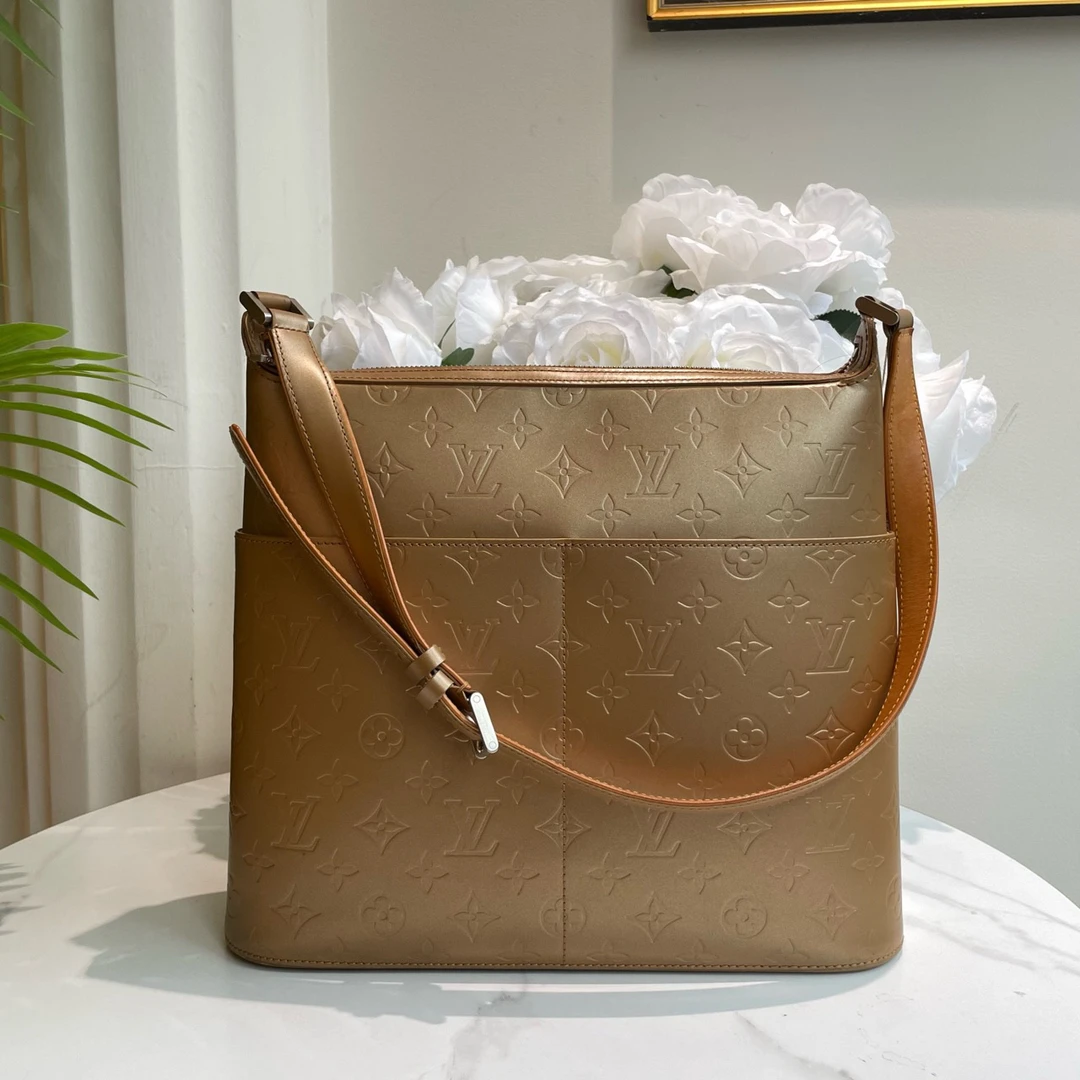 95新 LouisVuitton/路易威登 御古屋/27766/雾面漆皮单肩包 03年
