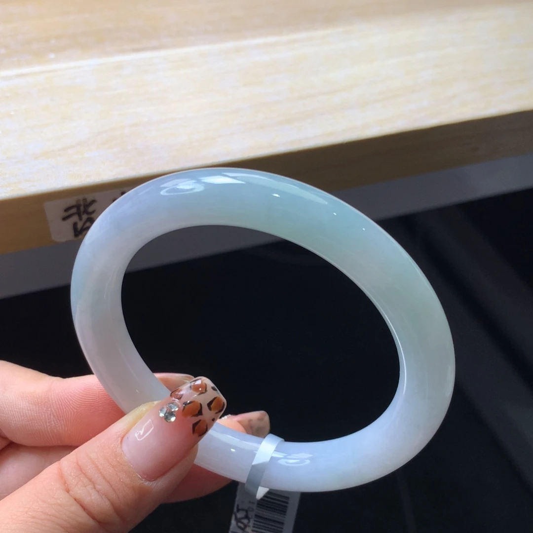 翡翠手镯未镶嵌手镯