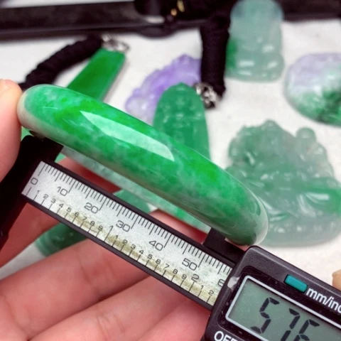 翡翠手镯未镶嵌手镯
