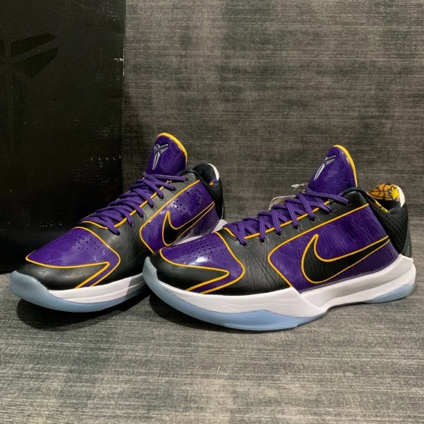 42.5码/科比5 Protro Lakers 湖人紫金 9.9新 配件齐全 篮球鞋