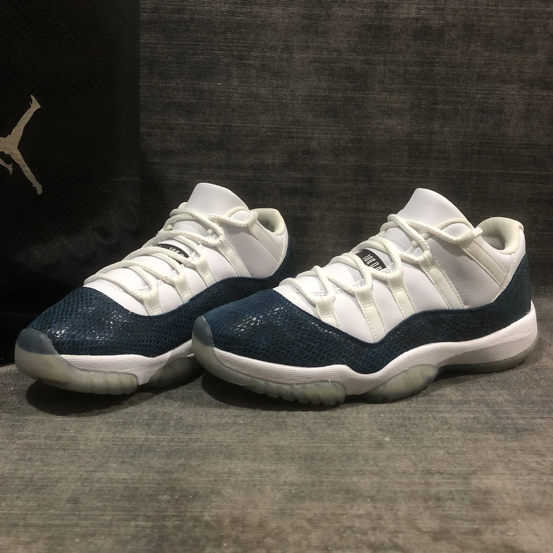 41码/AJ11 Navy Snakeskin 蓝蛇 9.9新 鞋垫标签在 带原盒 篮球鞋