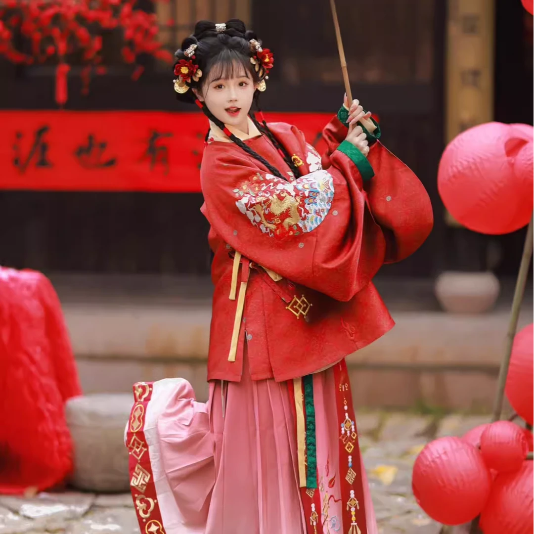 【达人专属】’‘龙补’原创龙纹山茶花刺绣红色拜年款圆领大襟衫